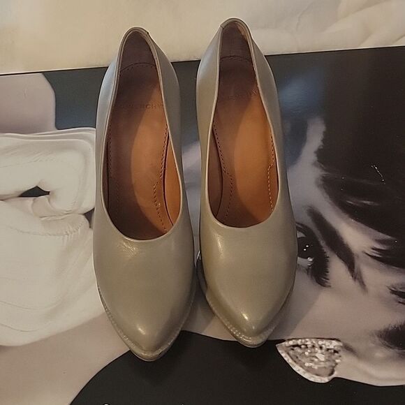 Givenchy Leather Pumps Size 36 US Size 6 Slight platform - Picture 2 of 11